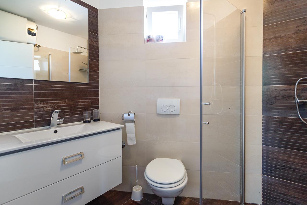 Apartments Ostojic Đảo Krk Ngoại thất bức ảnh